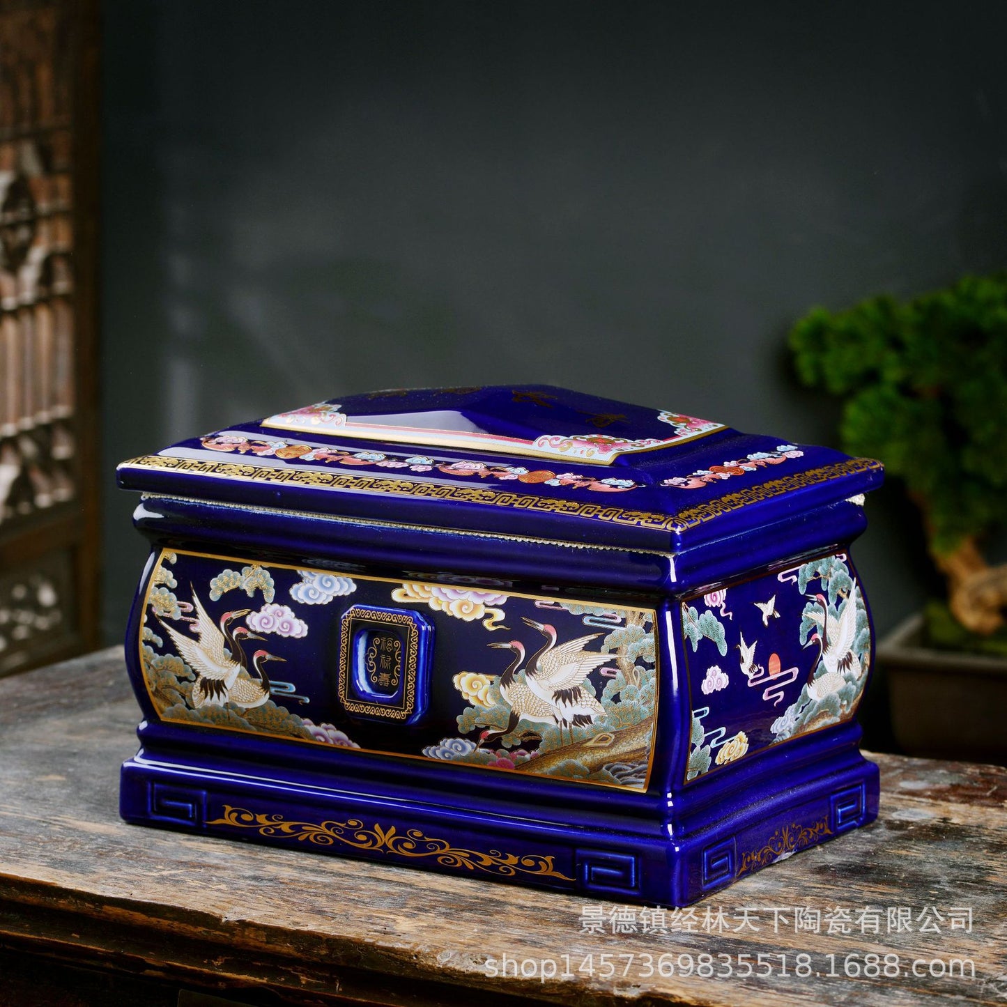 High-grade urn, ceramic material, various colors